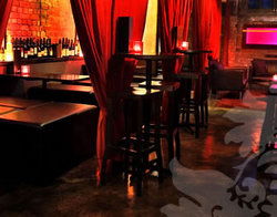 Charlie's Bar - Tourism Noosa 2
