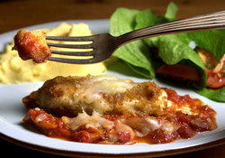 All Year Round Tavern - Tourism Noosa 3