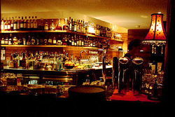 Transit Cocktail Lounge - Tourism Noosa 3