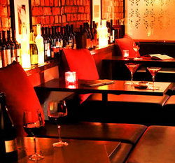 Charlie's Bar - Tourism Noosa 3