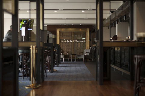 The Royal On The Waterfront - Tourism Noosa 1