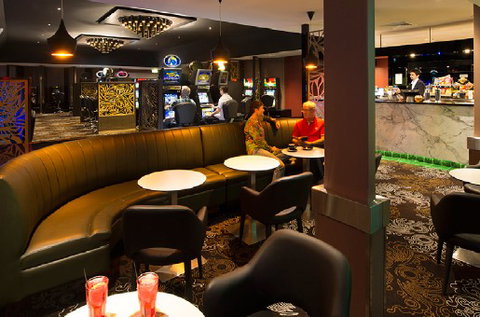 The Waterloo Bay Hotel - Tourism Noosa 3