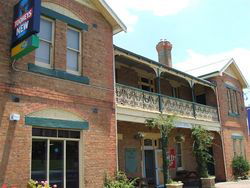 Aberdeen Hotel - Tourism Noosa 0