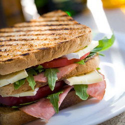 Rifle Club Hotel - Tourism Noosa 2