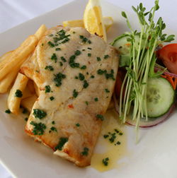 Trinity Beach Tavern - Tourism Noosa 2