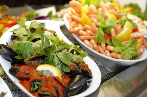 Atrium Garden Restaurant - Tourism Noosa 0