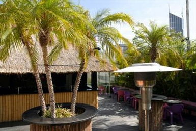 Palmz At The Carlton - Tourism Noosa 0
