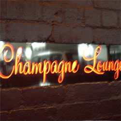Champagne Lounge - Tourism Noosa 0