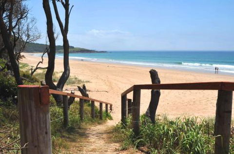 Hoey Moey–Park Beach Hotel - Tourism Noosa 1