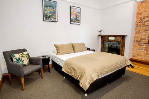 The Pier Hotel - Tourism Noosa 1