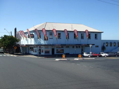 The Pier Hotel - Tourism Noosa 4
