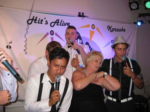 Hits Alive Karaoke & DJ's - Tourism Noosa 4