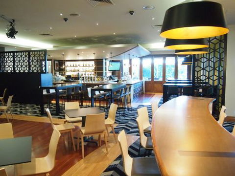 The Grovedale Hotel - Tourism Noosa 2