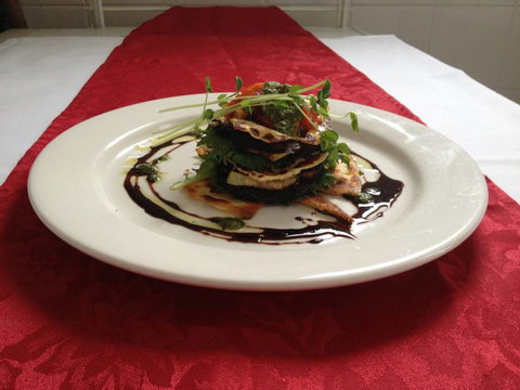 Raffles Hotel - Tourism Noosa 4