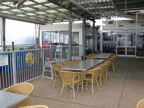 Chancellors Tavern - Tourism Noosa 2