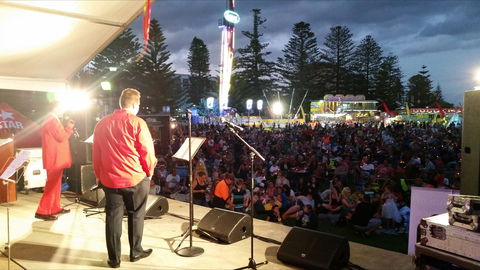 A Luminous Christmas At The Entrance - Tourism Noosa 0