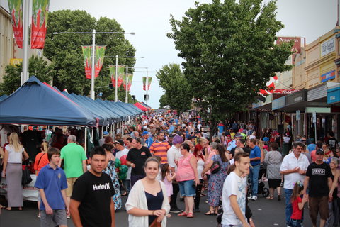 Cowra Christmas Street Festival - Tourism Noosa 0