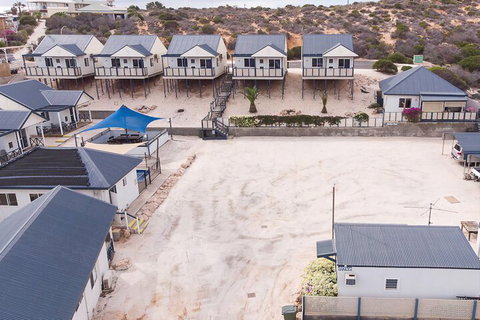 Oceanside Village - Tourism Noosa 7