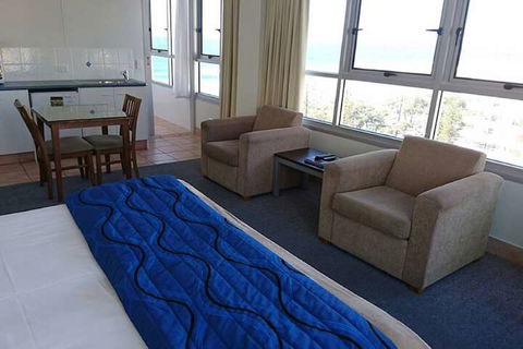 Chateau Beachside - Tourism Noosa 6