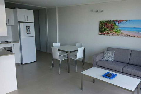 Chateau Beachside - Tourism Noosa 7