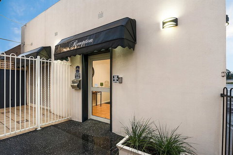 Fawkner Executive Suites & Serviced Apartments - Tourism Noosa 3
