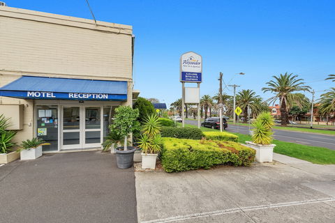 Alexander Motor Inn & Apartments - Tourism Noosa 0