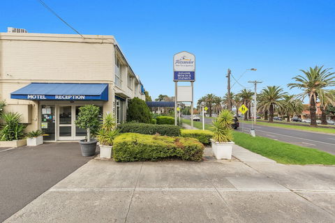 Alexander Motor Inn & Apartments - Tourism Noosa 2
