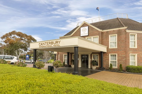 Canterbury International Hotel - Tourism Noosa 0