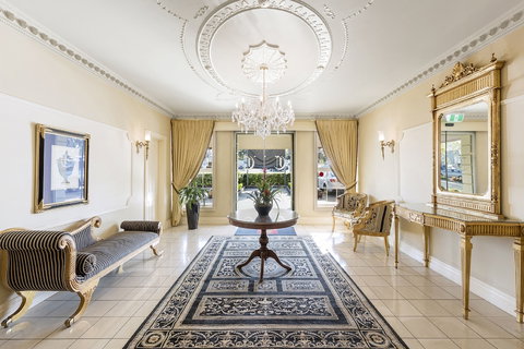 Canterbury International Hotel - Tourism Noosa 6