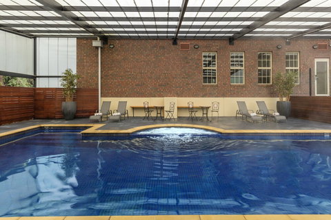 Canterbury International Hotel - Tourism Noosa 3