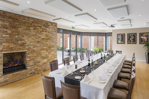 Canterbury International Hotel - Tourism Noosa 5