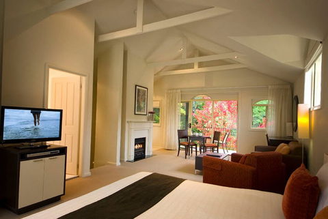 Falls Mountain Retreat - Tourism Noosa 4