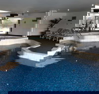 Lakes Hotel - Tourism Noosa