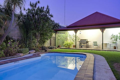 Pioneer Motel - Tourism Noosa 0