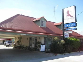 Pioneer Motel - Tourism Noosa 2
