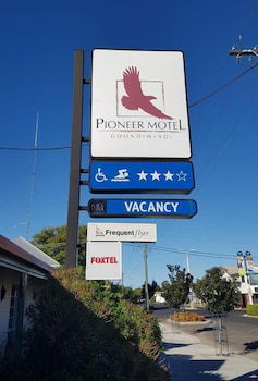Pioneer Motel - Tourism Noosa 5