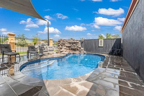 The Georgian Motor Lodge - Tourism Noosa 6