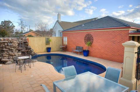 The Georgian Motor Lodge - Tourism Noosa 4