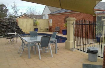 The Georgian Motor Lodge - Tourism Noosa 5