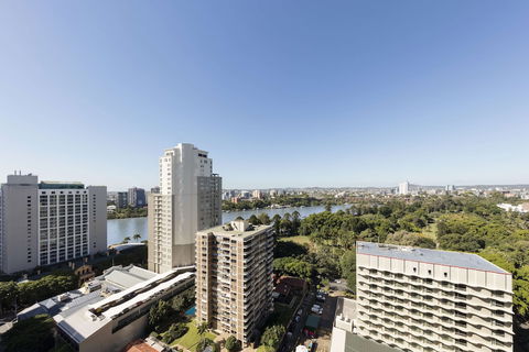 Oaks Brisbane On Margaret Suites - Tourism Noosa 1