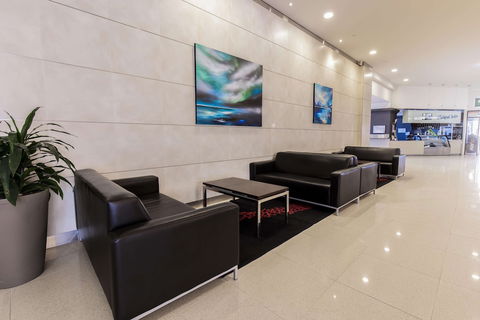 Oaks Glenelg Plaza Pier Suites - Tourism Noosa 5