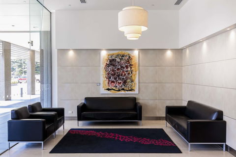 Oaks Glenelg Plaza Pier Suites - Tourism Noosa 6