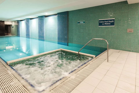 Oaks Glenelg Plaza Pier Suites - Tourism Noosa 2