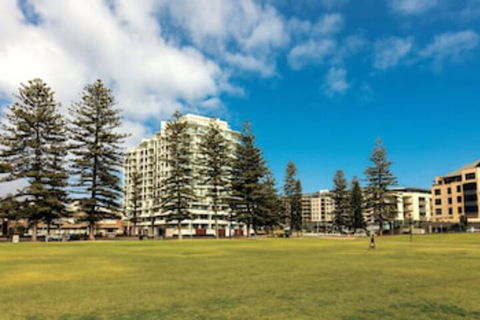 Oaks Glenelg Liberty Suites - Tourism Noosa 0