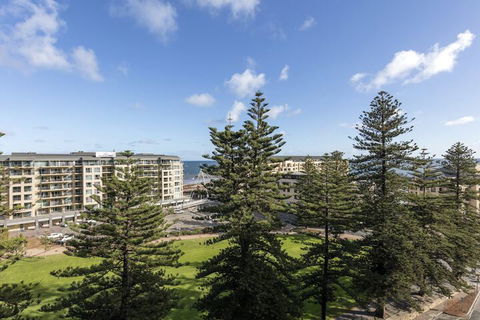 Oaks Glenelg Liberty Suites - Tourism Noosa 6