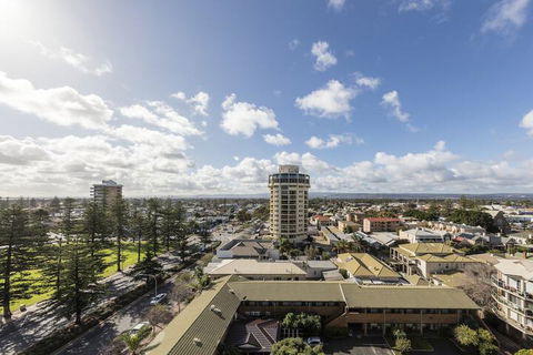 Oaks Glenelg Liberty Suites - Tourism Noosa 3