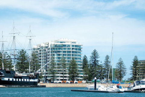 Oaks Glenelg Liberty Suites - Tourism Noosa 2