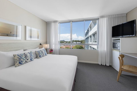 Oaks Nelson Bay Lure Suites - Tourism Noosa 7
