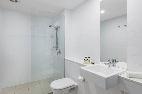 Oaks Nelson Bay Lure Suites - Tourism Noosa 5