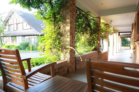 Grand Mercure The Hills Lodge - Tourism Noosa 4